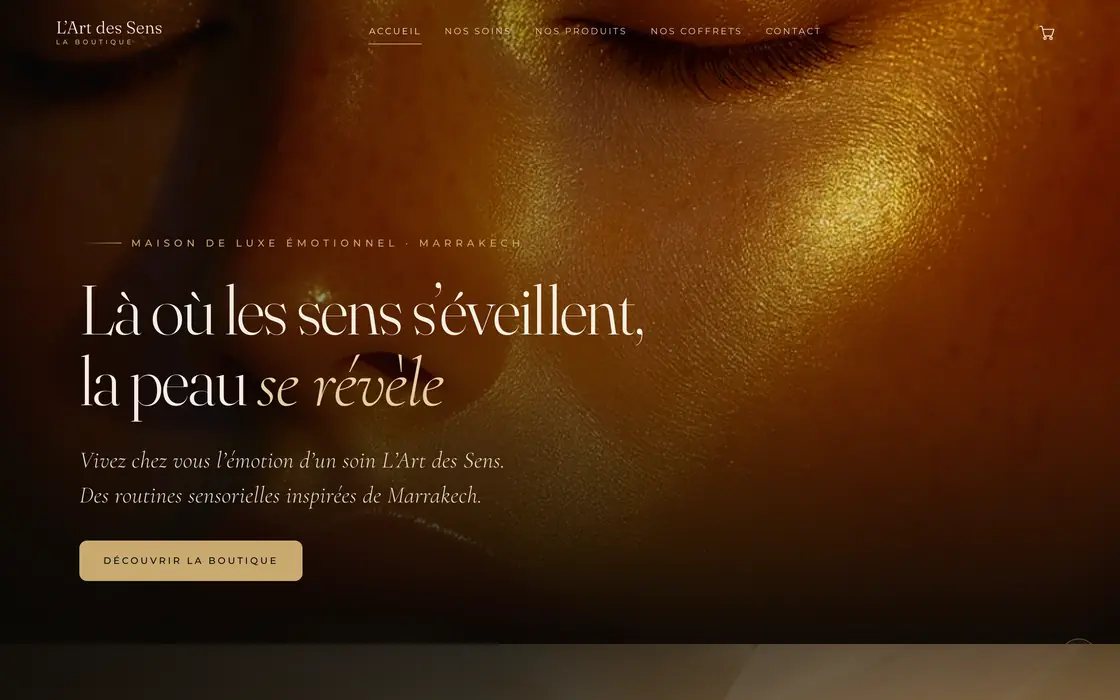 La boutique en ligne de L’Art des Sens : peau dorée en gros plan et titre « Là où les sens s’éveillent ».