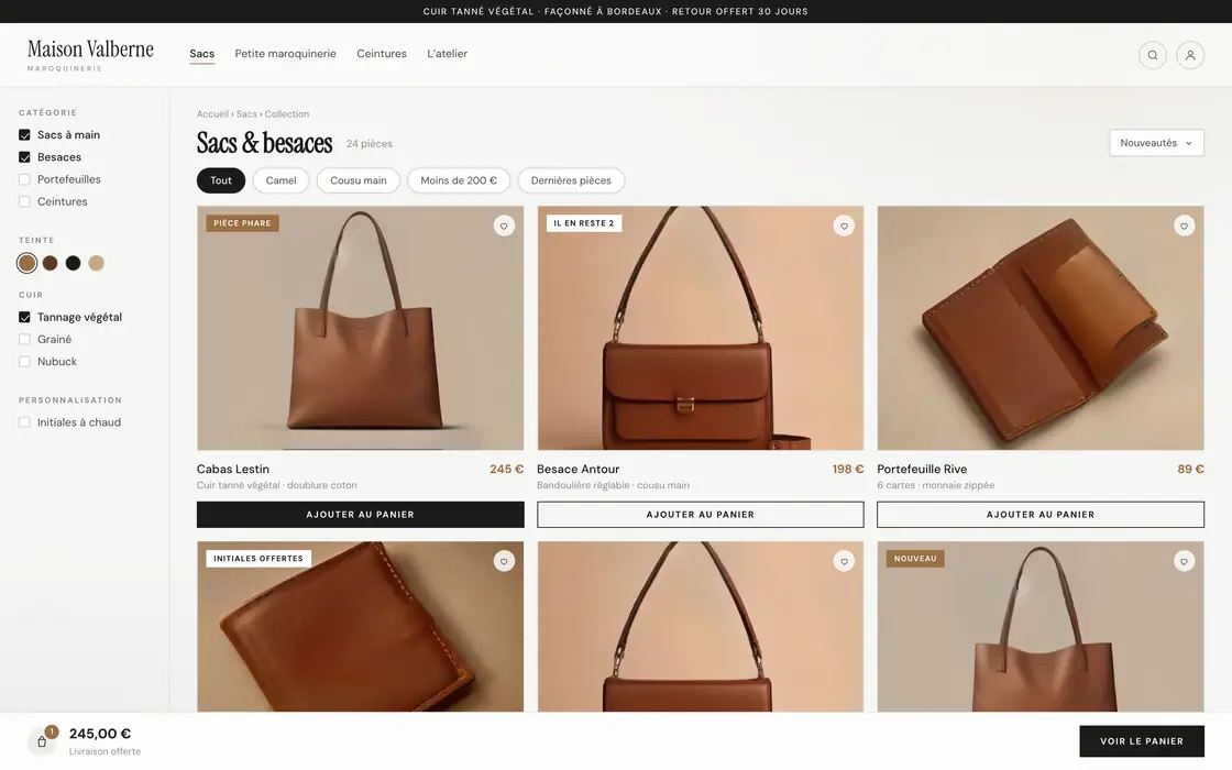 Maquette : le catalogue d’une maroquinerie, fond blanc, sacs et petite maroquinerie en cuir avec filtres de teinte.